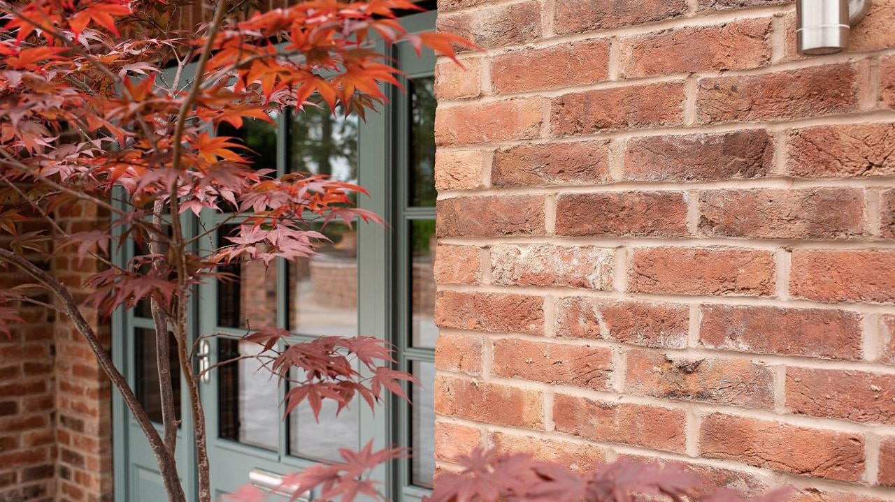 The Difference Between Handmade and Machine-Made Bricks