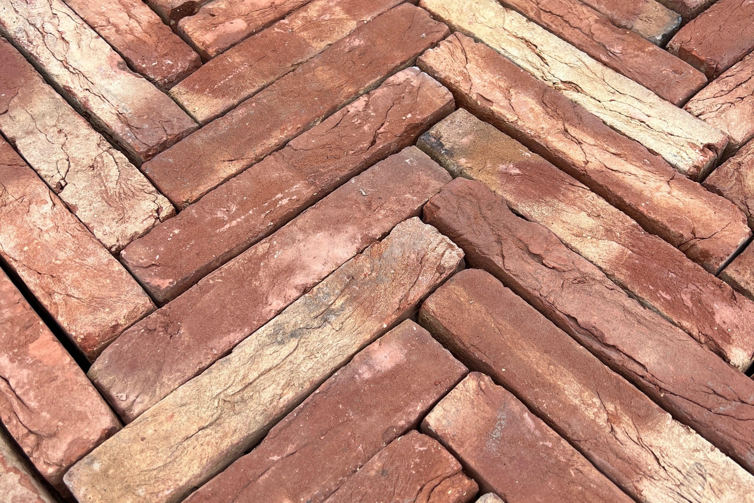 Dutch Stacker
Dutch Clay Stackers can add a true sense of authenticity and class to any patio, pathway or drive, this paving products work in both contemporary and traditional setting and can be laid in a wide range of interesting patterns.