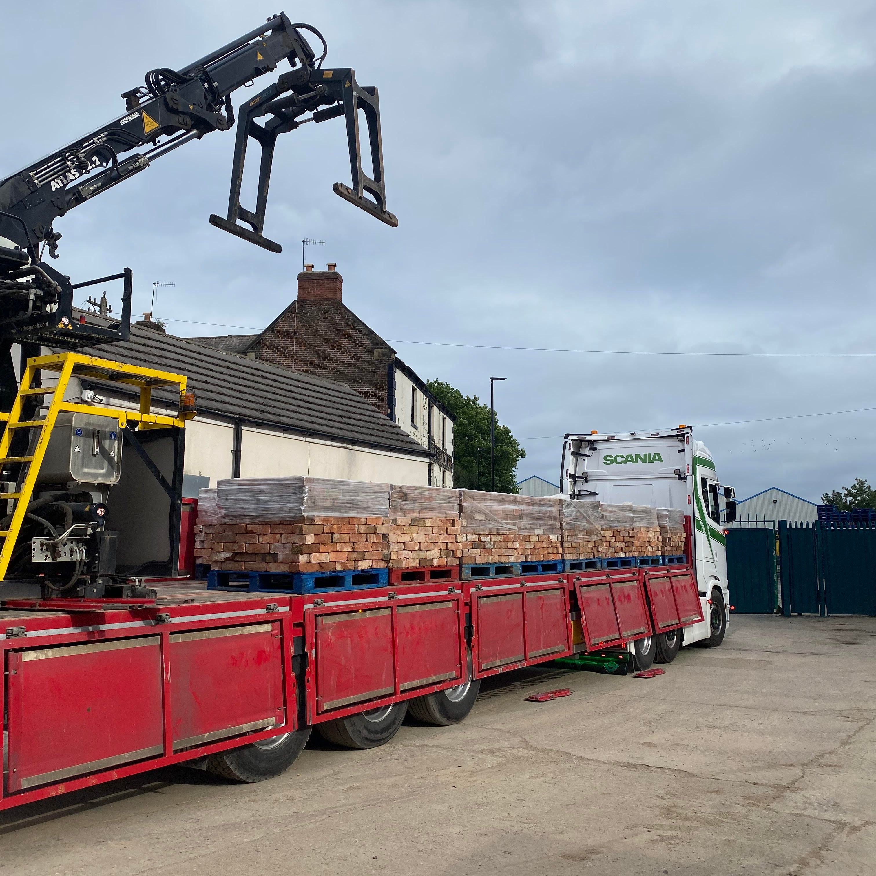 Reclaimed_heritage_brick_company_and_hiab_delivery_truck_being_loaded