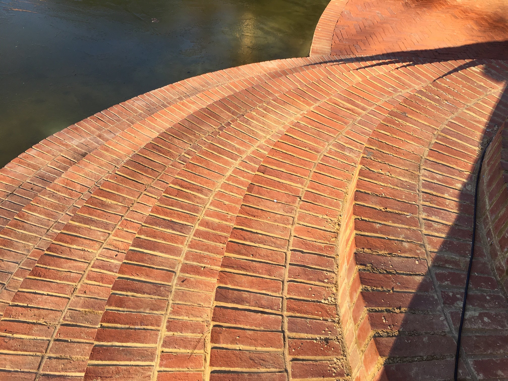 From Dutch Pavers to Herringbone Handmade Paving - Heritage Brick Company have you covered for all premium hard wearing clay landscaping products. Take advantage of our bespoke landscaping consultant service and nationwide delivery.