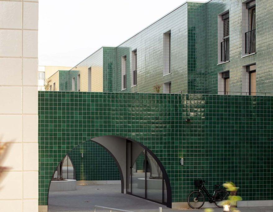 emerald green glazed ceramic brick work tile in london design 